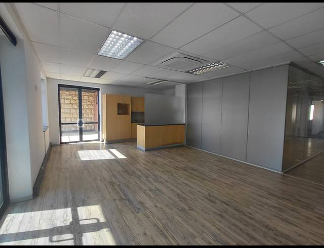 724M² OFFICE TO LET IN BRYANSTON